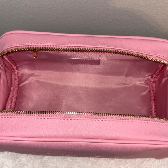 TRULY Barbie Signature Vanity Case - Picture 4 of 4